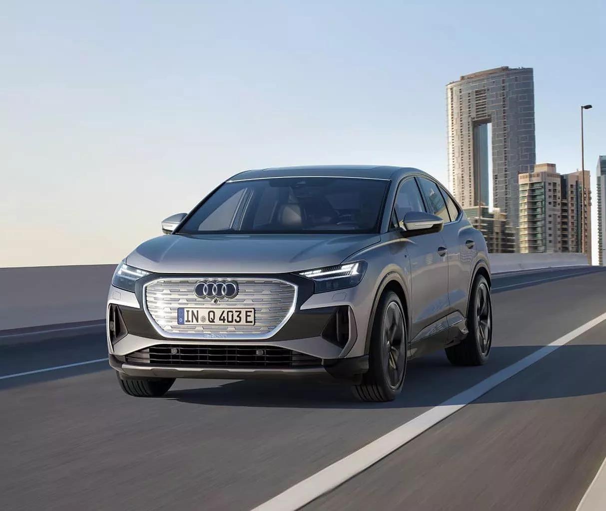 Audi Q4 Sportback e-tron grijs voorkant