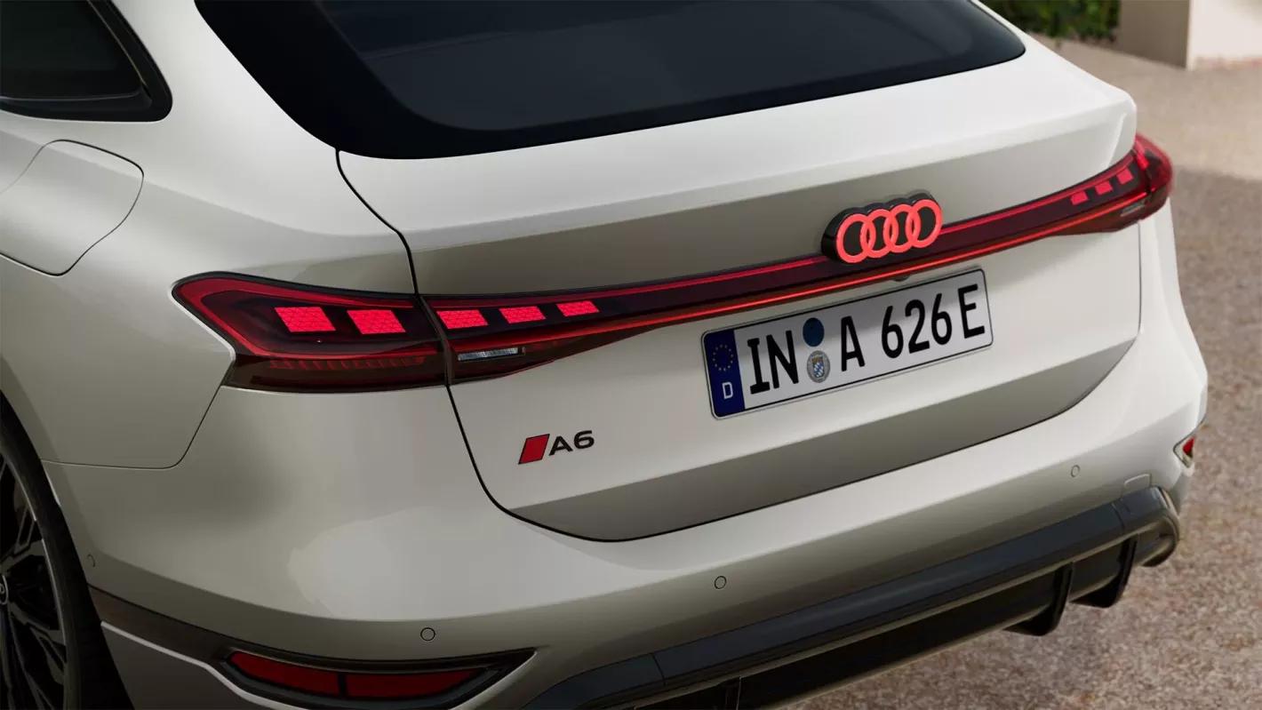 Audi A6 Sportback e-tron achterkant en achterlichten