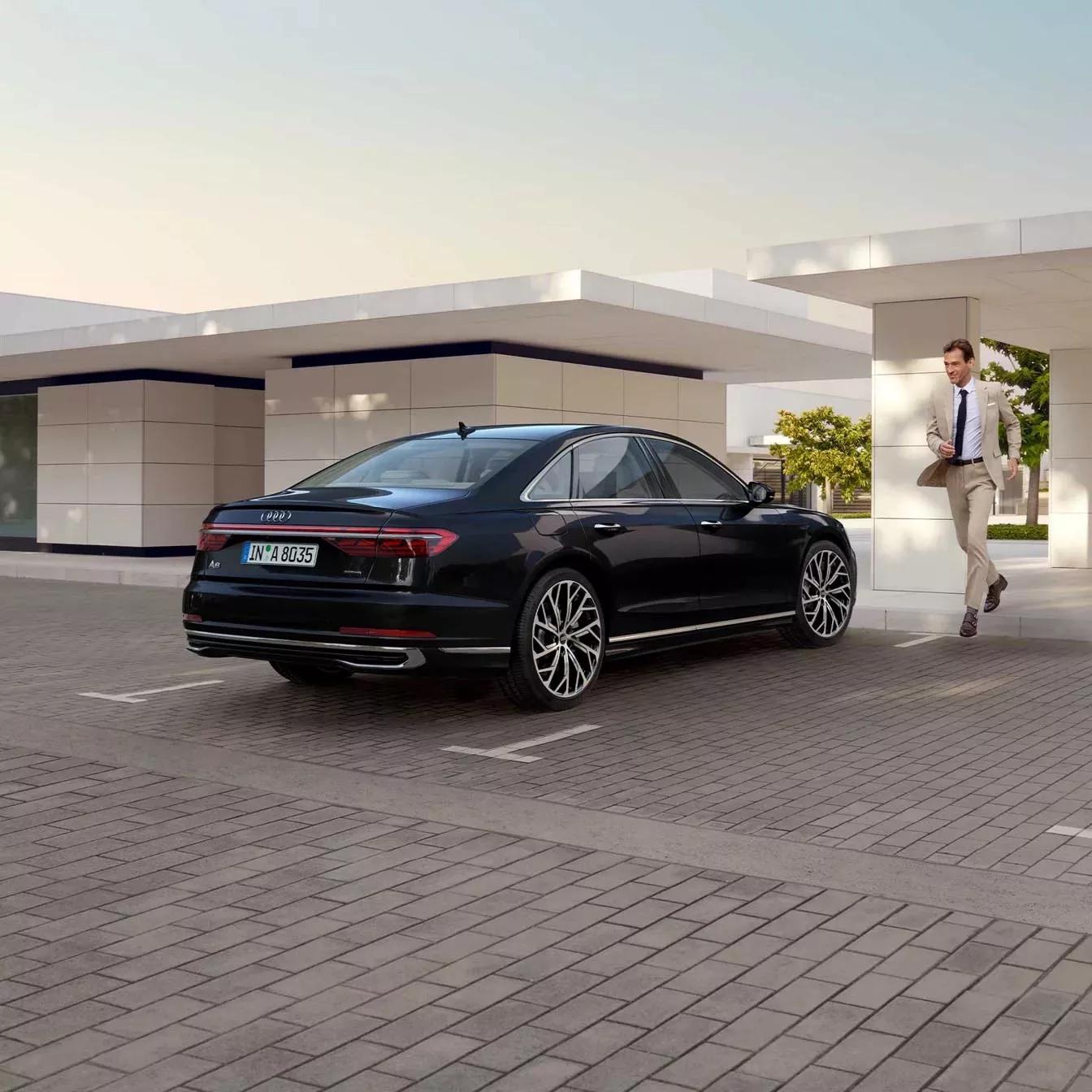 Audi A8 exterieur zwart zijaanzicht
