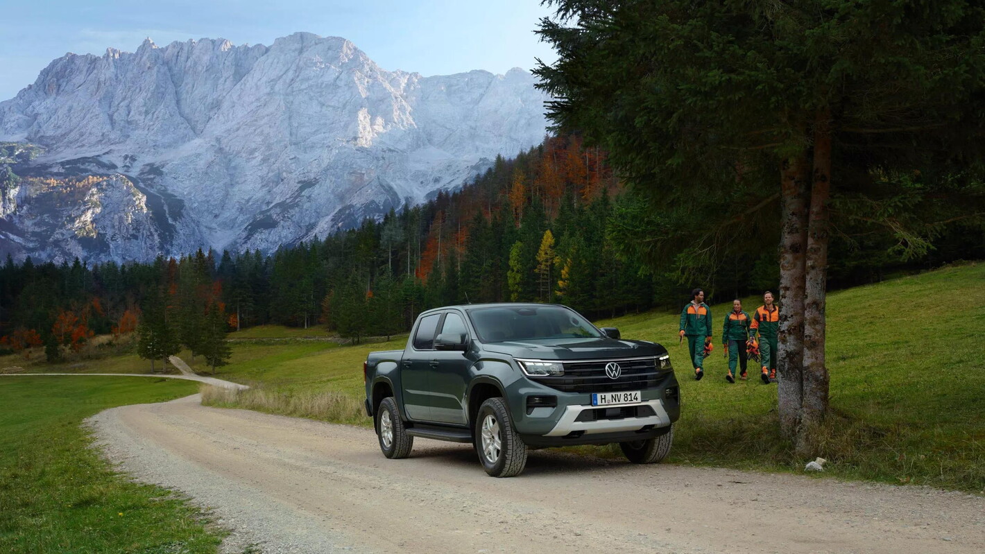 Volkswagen bedrijfsvoertuigen amarok in het bos