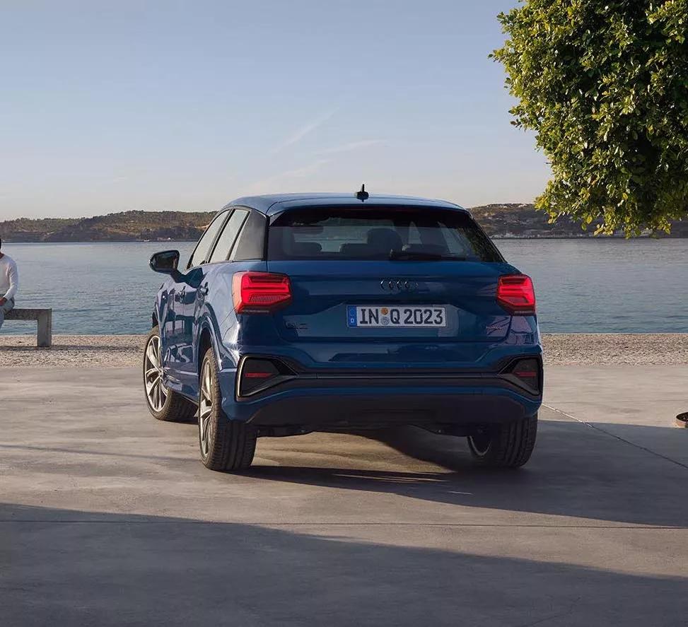 Audi Q2 achterkant blauw exterieur