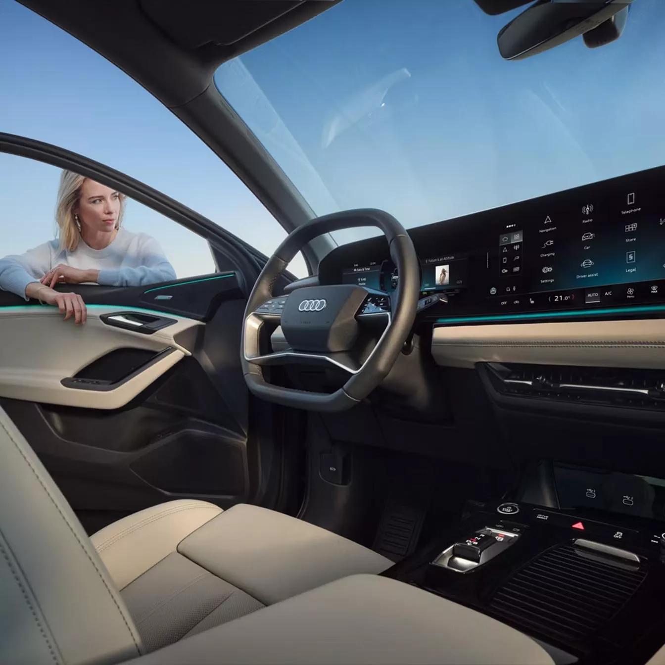 Audi Q6 SUV e-tron beige witte bekleding met infotainment en zwart stuur