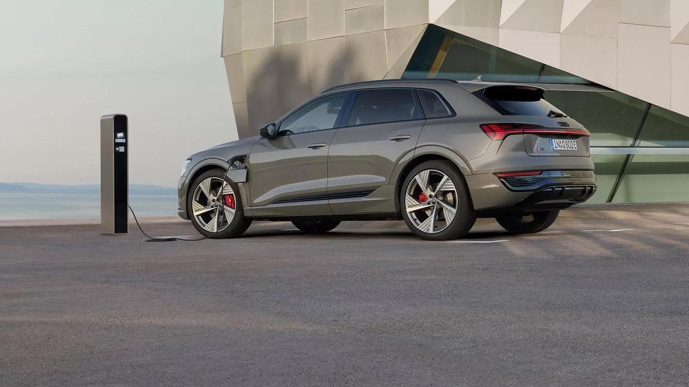Audi Q8 e-tron zijaanzicht