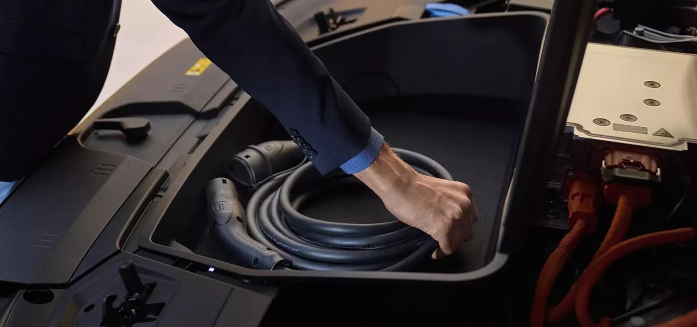 Audi Q8 Sportback e-tron elektrisch laden kabel